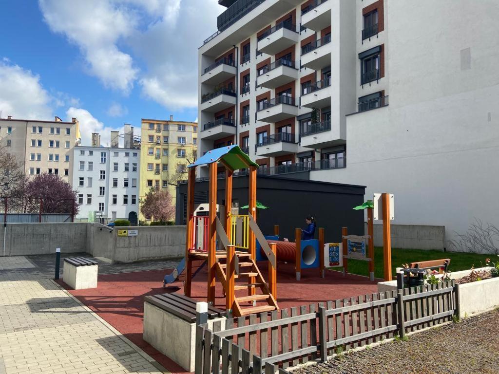 Komfort W Centrum Parking Wrocław Eksteriør bilde